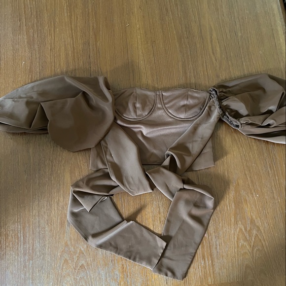 Cropped Puff sleeve top (worn twice) - Picture 4 of 6